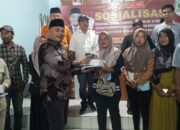 Anggota DPRD Lampung Serahkan Plakat 40 Rumah Rampung Diperbaiki